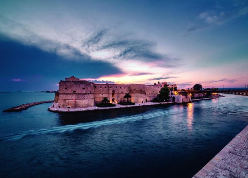 Lucky Corner - Elegant Stay Taranto Exterior photo