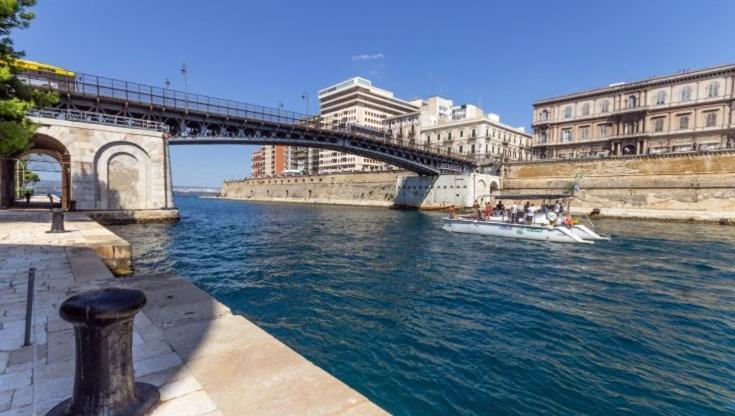 Lucky Corner - Elegant Stay Taranto Exterior photo
